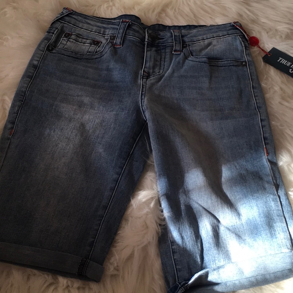 Brand new with tags denim shorts True Religion. Geno style shorts.